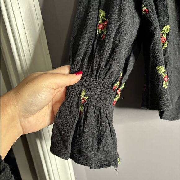 Altar’d State Black Off Shoulder Top With Embroidered Flowers Size Small - Picture 4 of 7